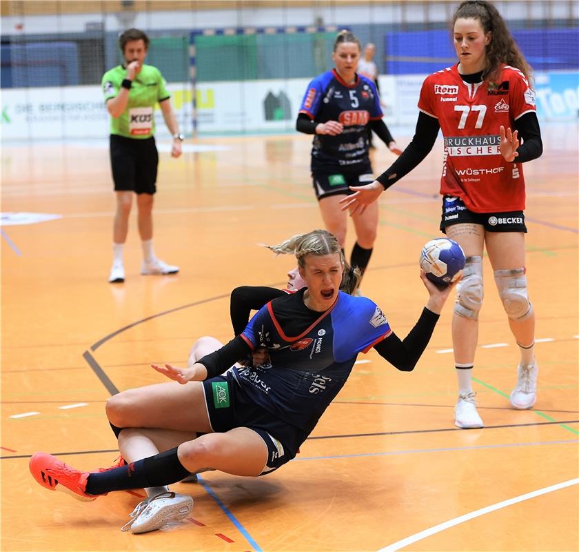 Saskia Hiller  (SG H2Ku Herrenberg #19),  HSV Solingen-Gräfrath vs. SG H2Ku Herr...