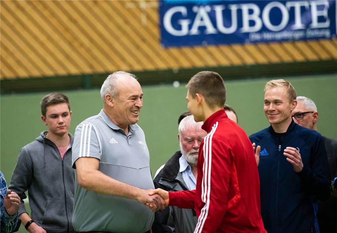 Schiri Thomas Schnaufer wird verabschiedet   Gäubote Cup 2019 Fußballturnier Hal...