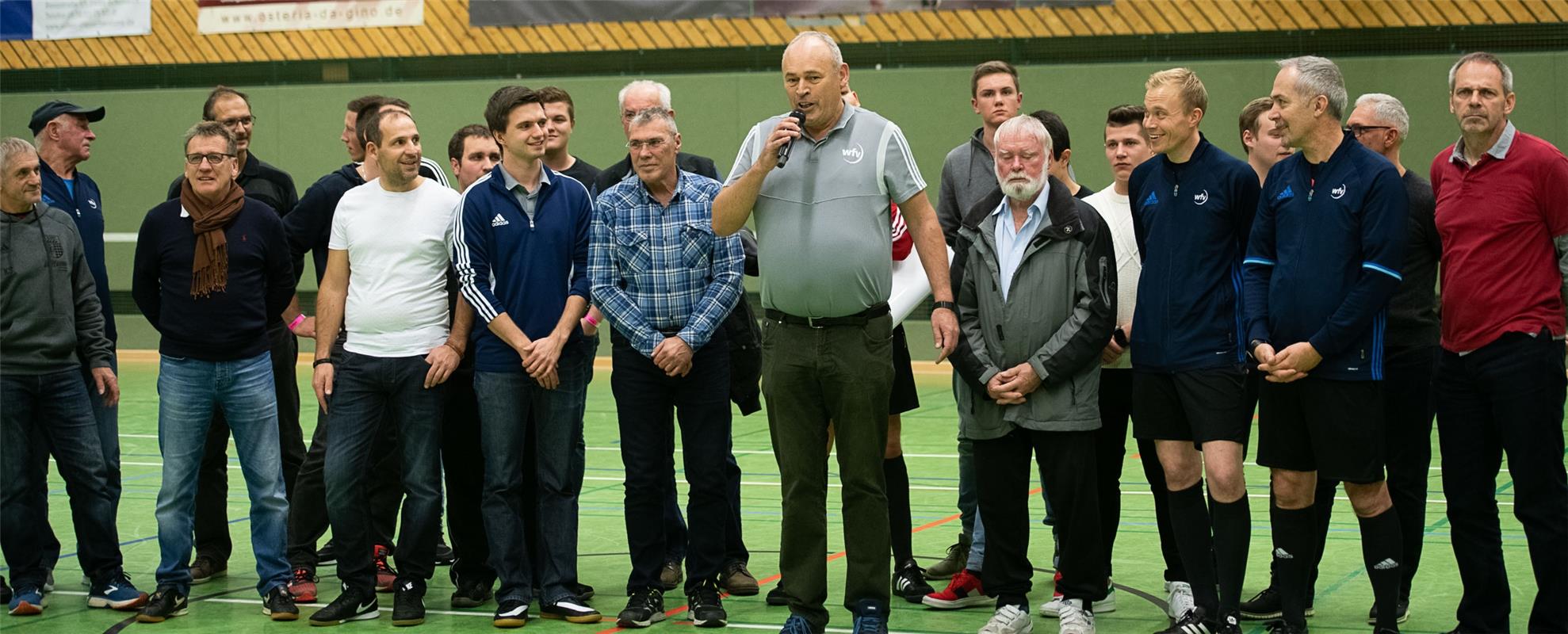 Schiri Thomas Schnaufer wird verabschiedet   Gäubote Cup 2019 Fußballturnier Hal...