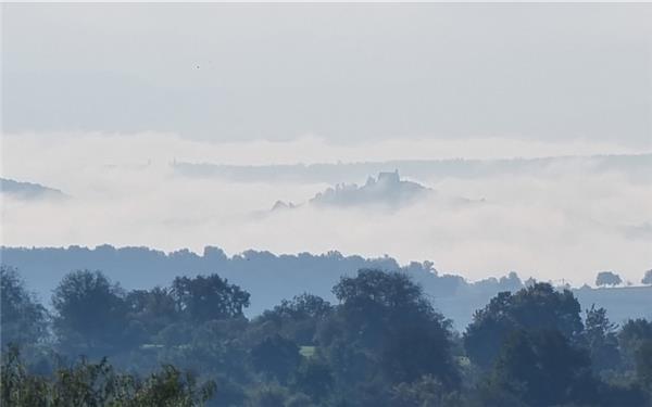 Schlossbergblick im Nebelmeer zur Wurmlinger Kapelle (gesehen von Roland Marquardt aus Nufringen)