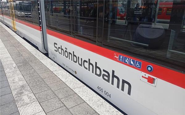 Schönbuchbahn: Landrat Bernhard hofft, dass noch im Sommer auf den Viertelstundentakt gewechselt werden kann.GB-Foto: gb