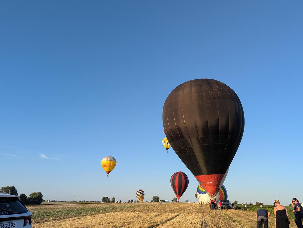 Schöner Abend mit Heißluftballons über Rohrdorf.  Von Silas Elsner aus Mönchberg...