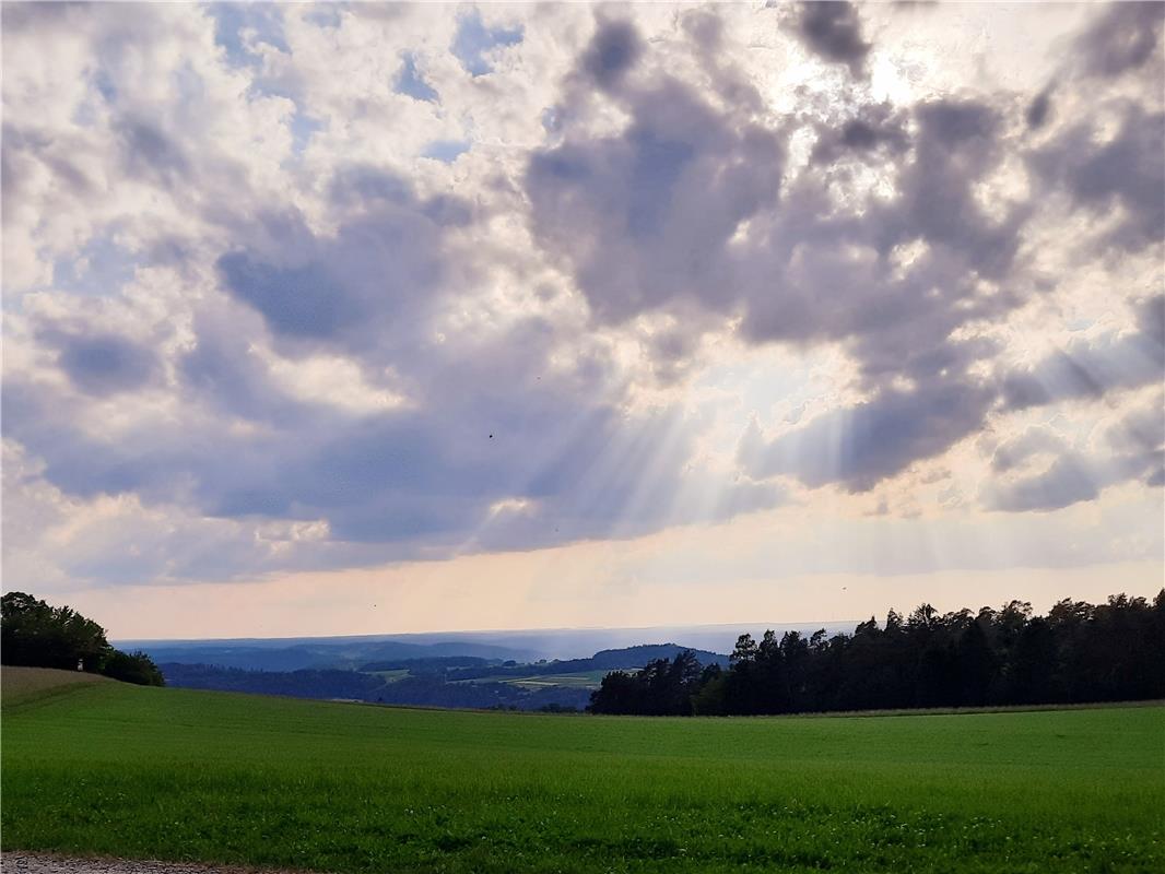 Schöner Himmel und Ausblick vom alten Wasserturm in Jettingen.  Von Heiko Weiß a...