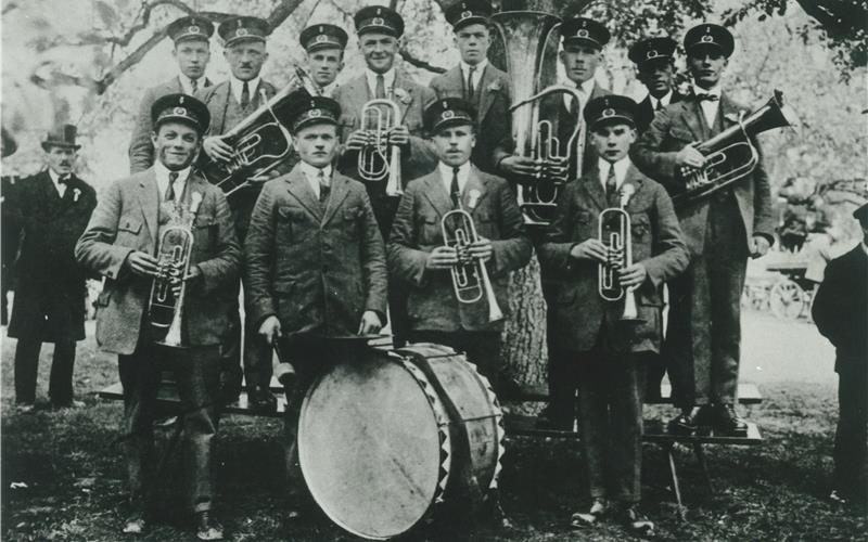 Schon beim „Musikfest 1927“ waren die Mötzinger mit ihren Blasinstrumenten vertreten und sorgten für die Unterhaltung. Vier Jahre zuvor hatten sie sich erst gegründet. GB-Foto: Musikverein Mötzingen
