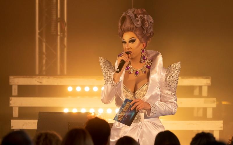 Schrill und glamourös: Für seine Shows verwandelt sich der Hausemer Patrick Winter in Miss Roxxy.GB-Foto: Marc Home Photography