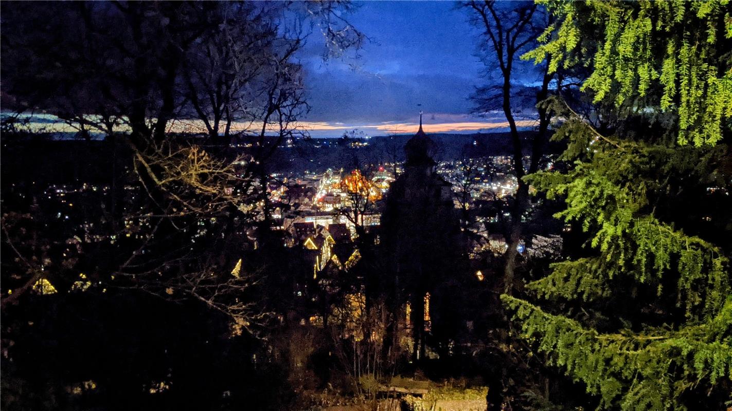 Schwarze Glucke wacht über Herrenberg. Von Susanne Marquardt aus Gültstein.