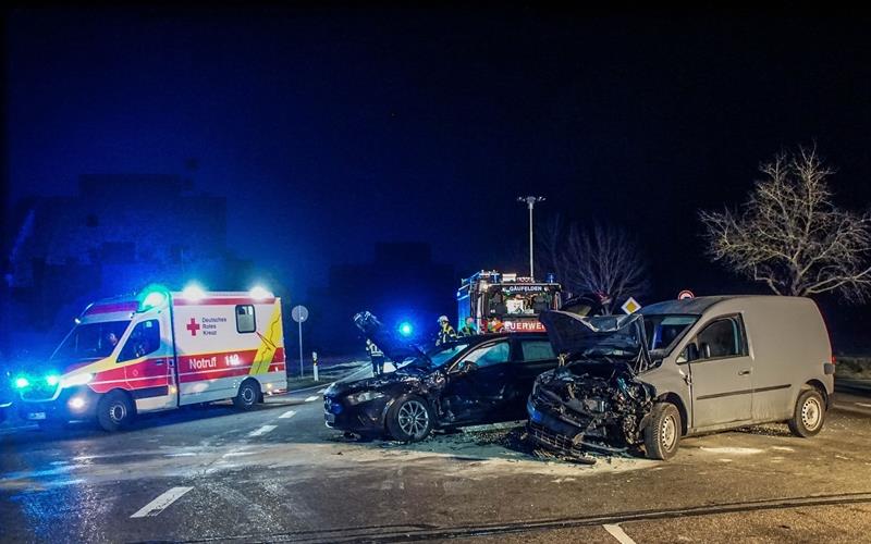 Sechs Verletzte nach Unfall zwischen Öschelbronn und Tailfingen