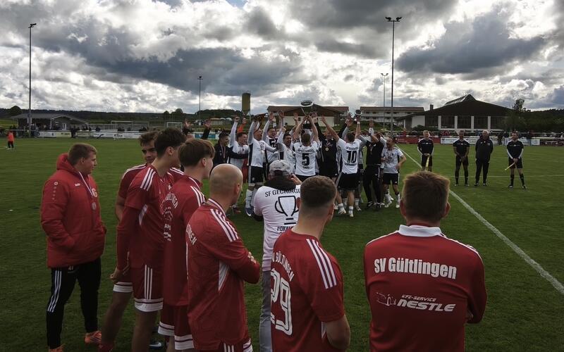 Sehnsüchtige Blicke Richtung Pokal: Die Enttäuschung war groß beim SV Gültlingen. GB-Foto: Zvizdiç