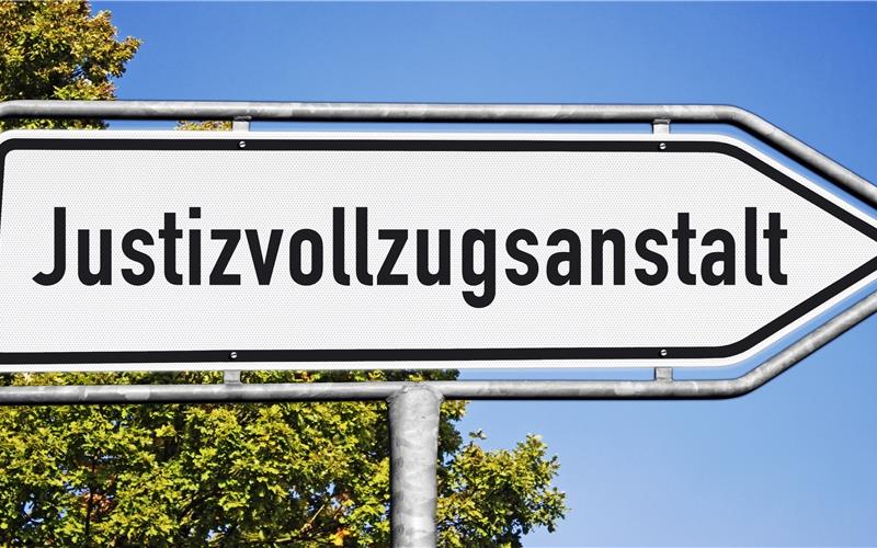 Sehr kurios: Der Anwalt versucht, ein geringeres Strafmaß zu erreichen, doch es ist der Angeklagte selbst, der sich wünscht, ins Gefängnis zu kommen. GB-Foto: cevahir87 - stock.adobe