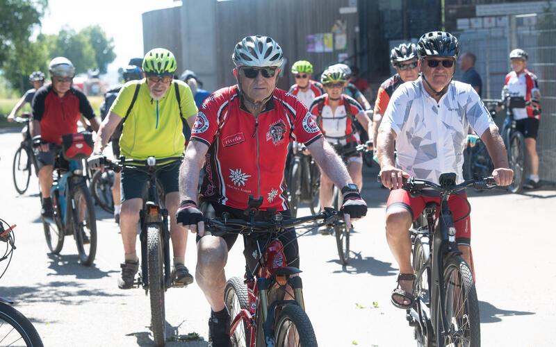 Sehr viele Hobby-Biker fanden sich zuletzt am Radstadion in Öschelbronn beim Rad-Aktionstag 2025 ein. GB-Foto: Schmidt