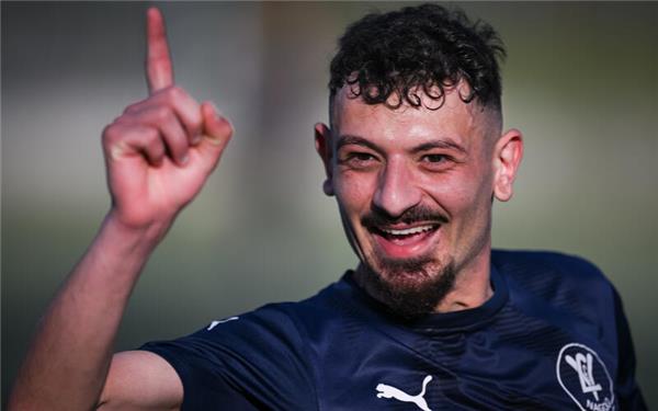 Seht her, wer hat’s gemacht: Der 4:2-Treffer von Panagiotis Karypidis war die endgültige Entscheidung. GB-Foto: Ulmer