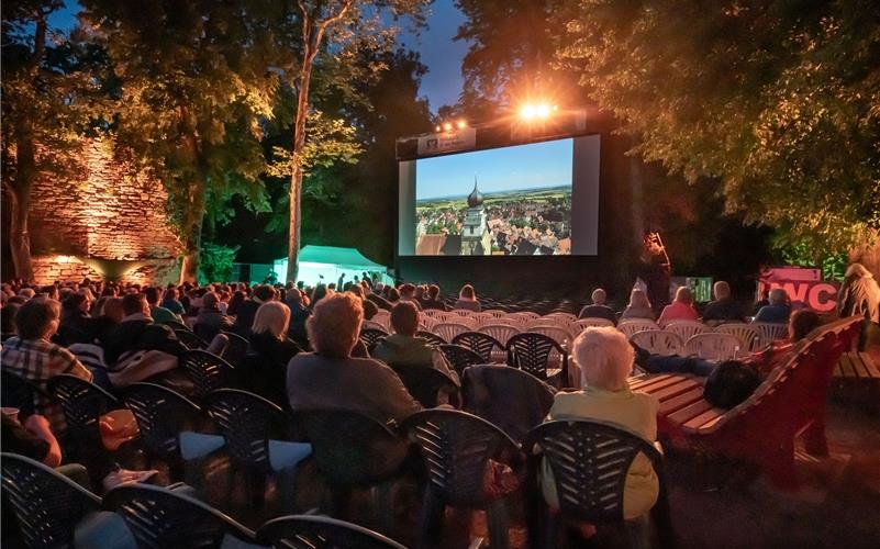 Seit Donnerstag findet auf dem Herrenberger Schlossberg das Sommernachtskino statt. Insgesamt 18 Filmabende unter freiem Himmel sind vorgesehen. GB-Foto: Vecsey
