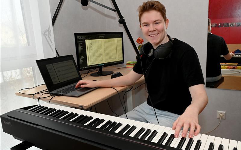 Seit dem 13. Lebensjahr komponiert Melissa Flettner aus Bondorf in der Freizeit Musikstücke. GB-Foto: Holom