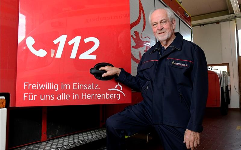 Seit dem Jahr 1972 ist Albrecht Schill in Kuppingen bei der Freiwilligen Feuerwehr an Bord. GB-Foto: Holom