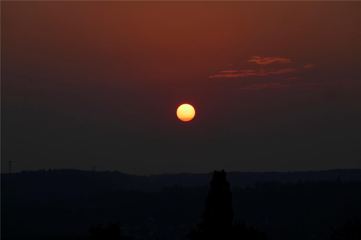 Selbst 15 Minuten nach Sonnenaufgang ist sie immer noch stark gefiltert, sagt Ma...