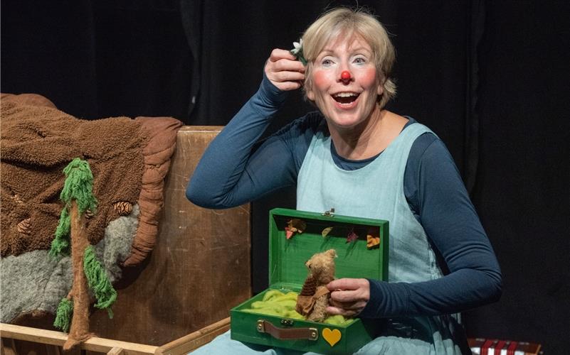Selbst geschriebene oder adaptierte Figurentheaterstücke präsentiert Christine Kümmel mit dem „Theater aus dem Köfferchen“ seit 2002 im Untergeschoss der Herrenberger Volkshochschule. Ende Juni ist damit nach 23 Jahren Schluss.GB-Foto (Archiv): Vecsey