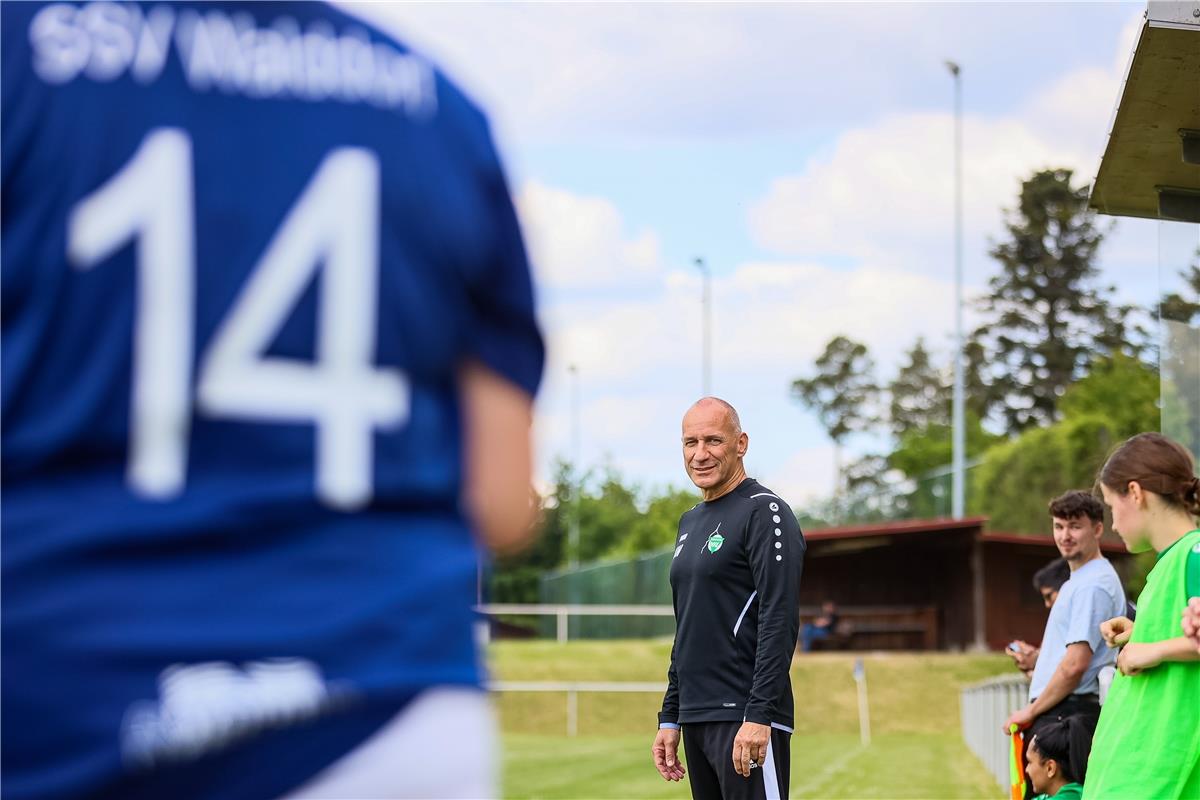 Selina Kuhn (SSV Walddorf #14), Alex Weinberger (VfL Herrenberg II)  SSV Walddor...