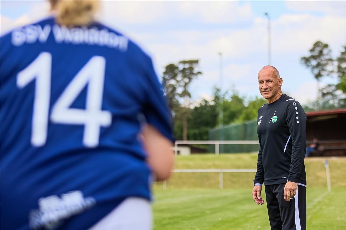 Selina Kuhn (SSV Walddorf #14), Alex Weinberger (VfL Herrenberg II)  SSV Walddor...