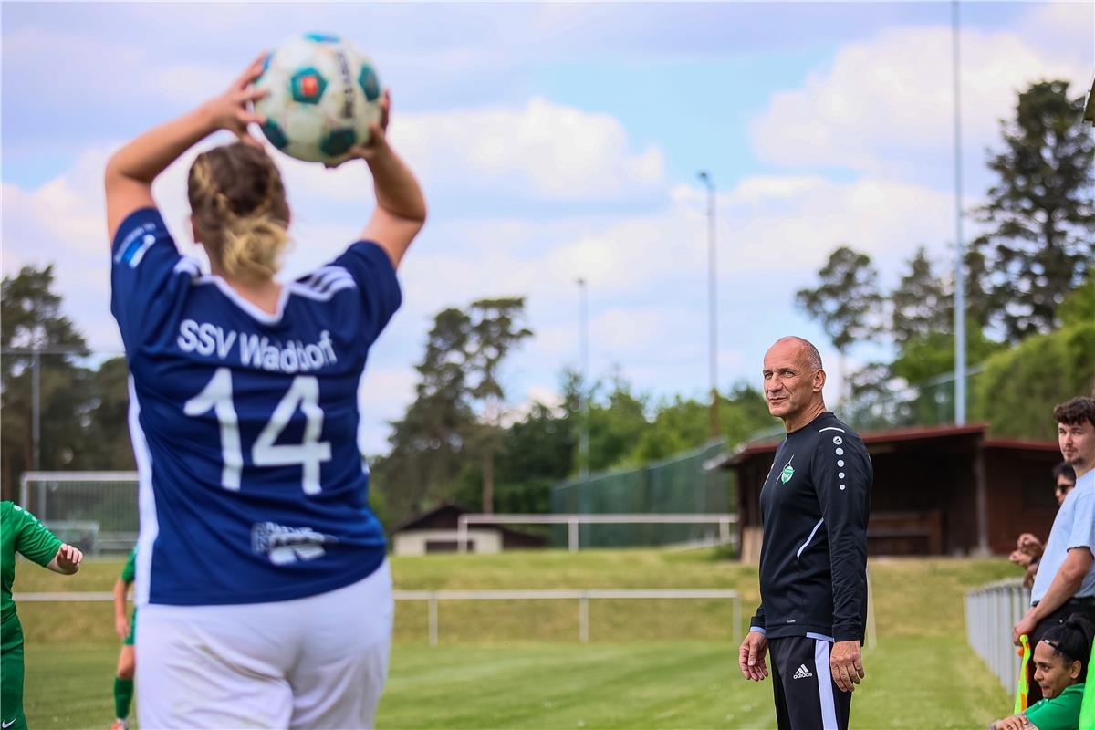 Selina Kuhn (SSV Walddorf #14), Alex Weinberger (VfL Herrenberg II)  SSV Walddor...