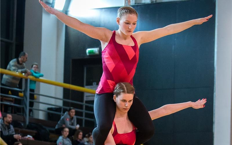 Selina Marquardt (oben) und Helen Vordermeier kamen nicht ohne Stürze durch die Kür GB-Foto (Archiv): Stoll