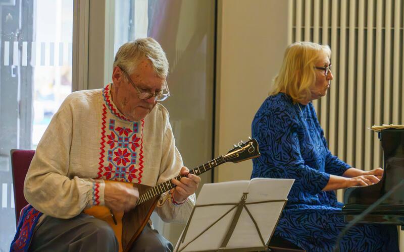 Sergej und Olga Regel in der Spitalkirche. GB-Foto: Dettenmeyer