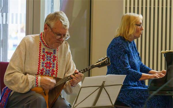 Sergej und Olga Regel in der Spitalkirche. GB-Foto: Dettenmeyer