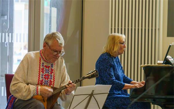 Sergej und Olga Regel in der Spitalkirche.GB-Foto: Dettenmeyer