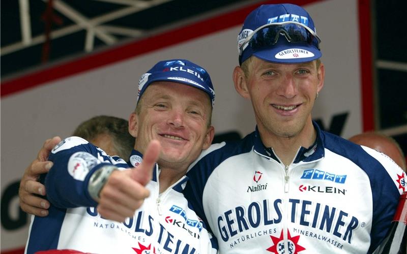 Sieger Michael Rich (rechts) und Uwe Peschel beim Grand Prix 2002 in Karlsruhe. GB-Foto: © H. A. ROTH-FOTO