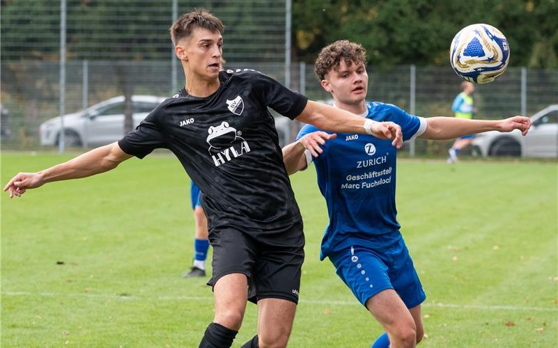 Simon Dengler (rechts): Der VfL Oberjettingen wehrte sich gegen den starken SV Bonlanden nach Kräften. GB-Foto: Vecsey