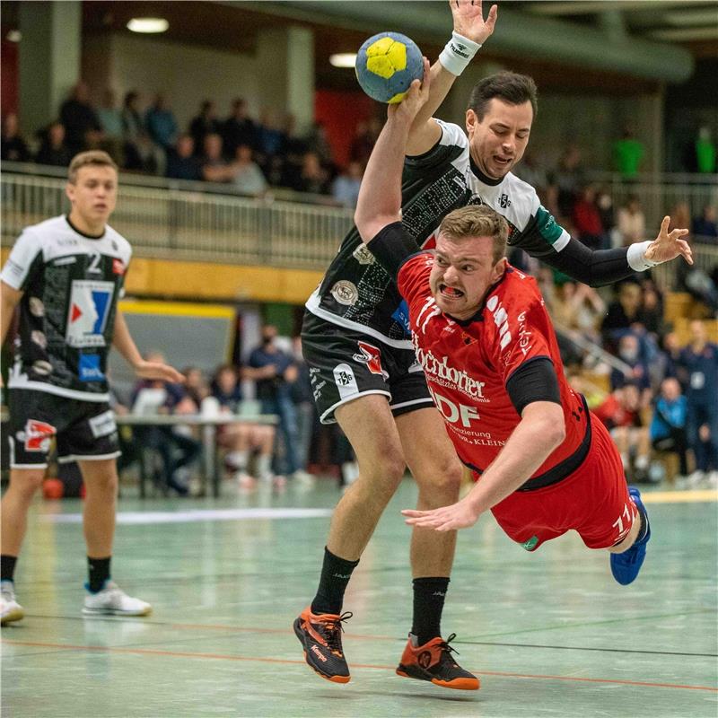 Simon Duerner (TSG Soeflingen #13) und Finn Boehm (SG H2Ku Herrenberg #11), SG H...