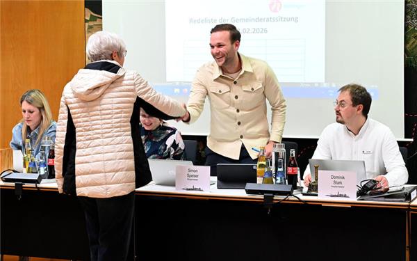 Simon Speiser nimmt jetzt als Bürgermeister Platz im Gemeinderat