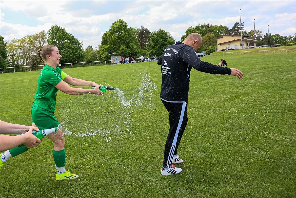 Sina Gauss (VfL Herrenberg II #03), Alex Weinberger (VfL Herrenberg II)  SSV Wal...