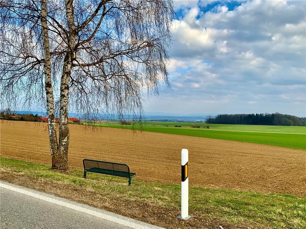 Sitz mit Ausblick, gesehen in Sindlingen von der Gäufeldenerin Minja Rollinson. 