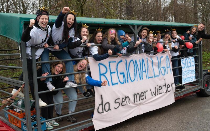 So fuhren die Kuties am Sonntag beim Fußball-Derby in Mönchberg vor. GB-Foto: Schmidt