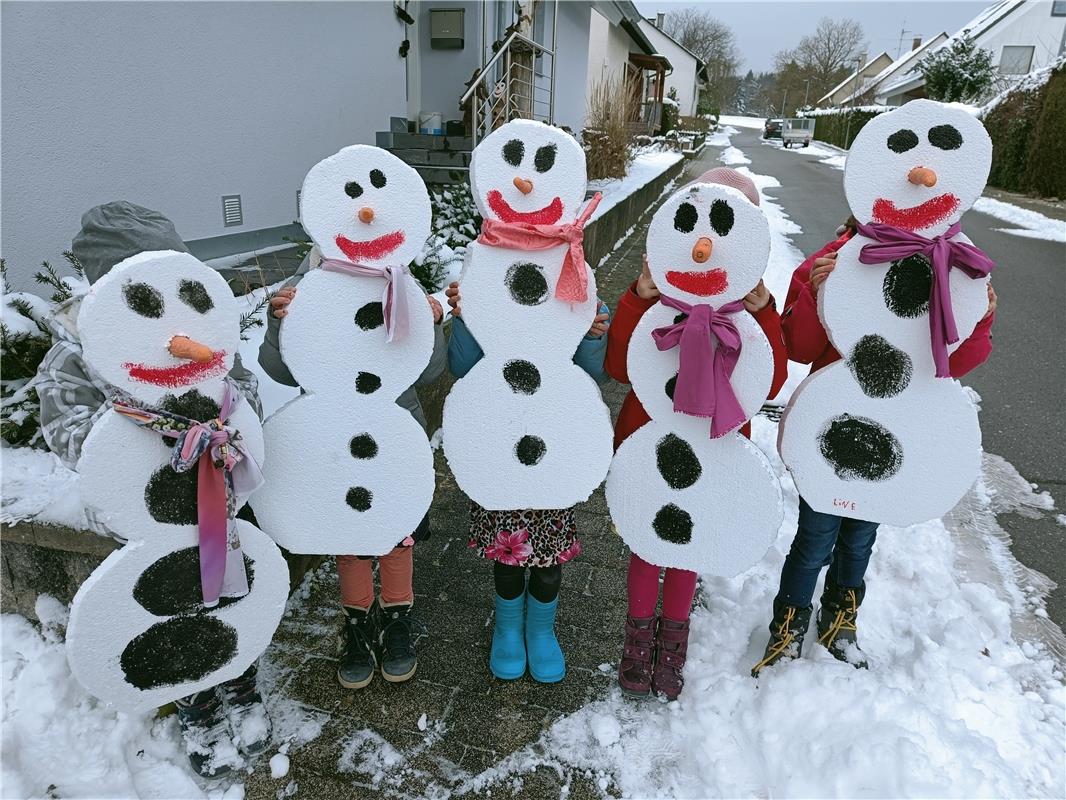 So schöne KERLE! Die Schneemänner aus Styropor entstanden beim Kindergeburtstag ...