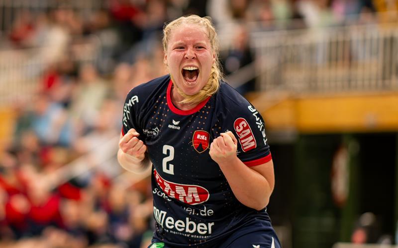 So sehen die Fans die Frauen der SG H2Ku Herrenberg am liebsten: Stefanie Schoeneberg jubelt nach einem Treffer. GB-Foto: Eibner/Ulmer