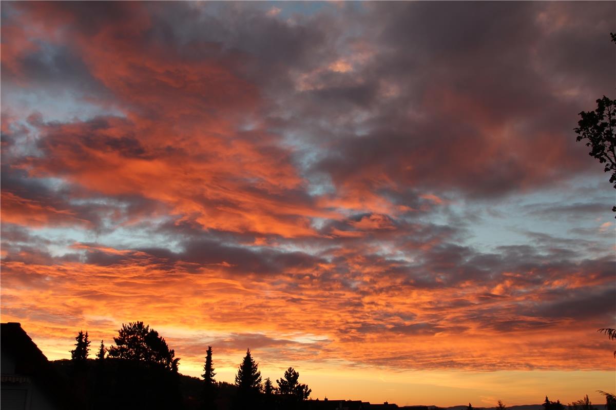 Sonnenaufgang über der schwäbischem Alb. Von Dieter Graf aus Herrenberg.