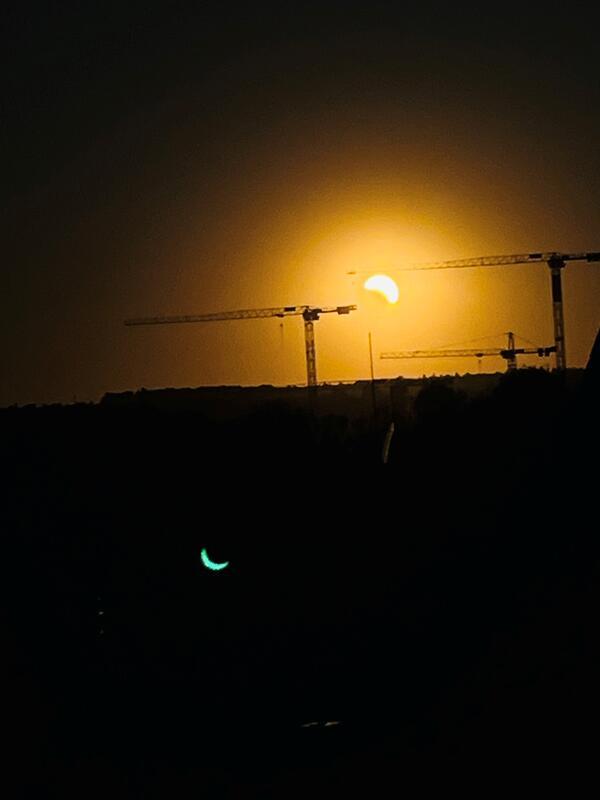 Sonnenfinsternis aus dem dritten Stock. Sandra Langfeld und Björn Steffen.