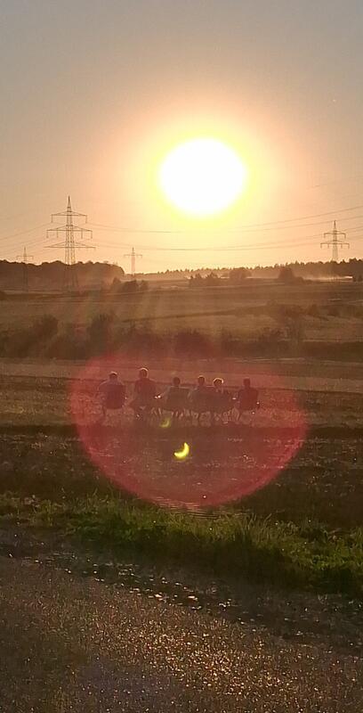 Sonnenfinsternis mit Blick aus 1. Reihe inklusive Spiegelung. Von Birgit Walz au...