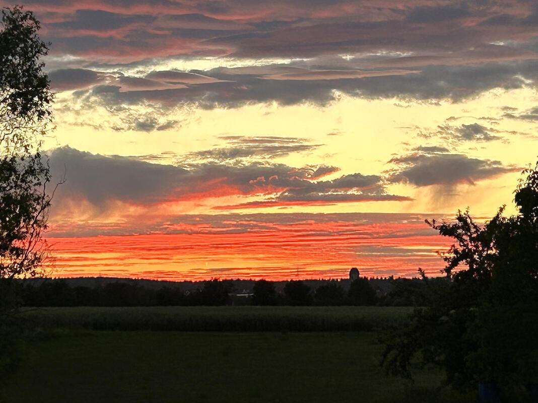Sonnenuntergang hinter Gärtringen.  Von Helmut Gengenbach aus Gärtringen.