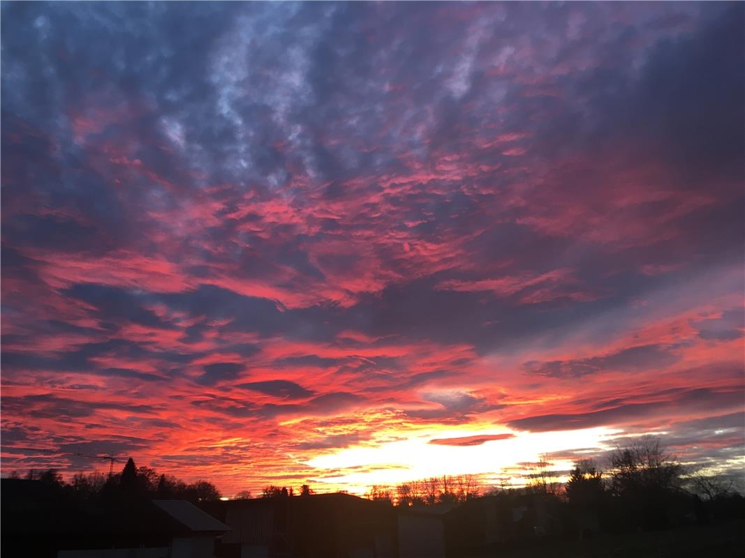 Sonnenuntergang über Öschelbronn. Von Ute Stimmler aus Gäufelden.