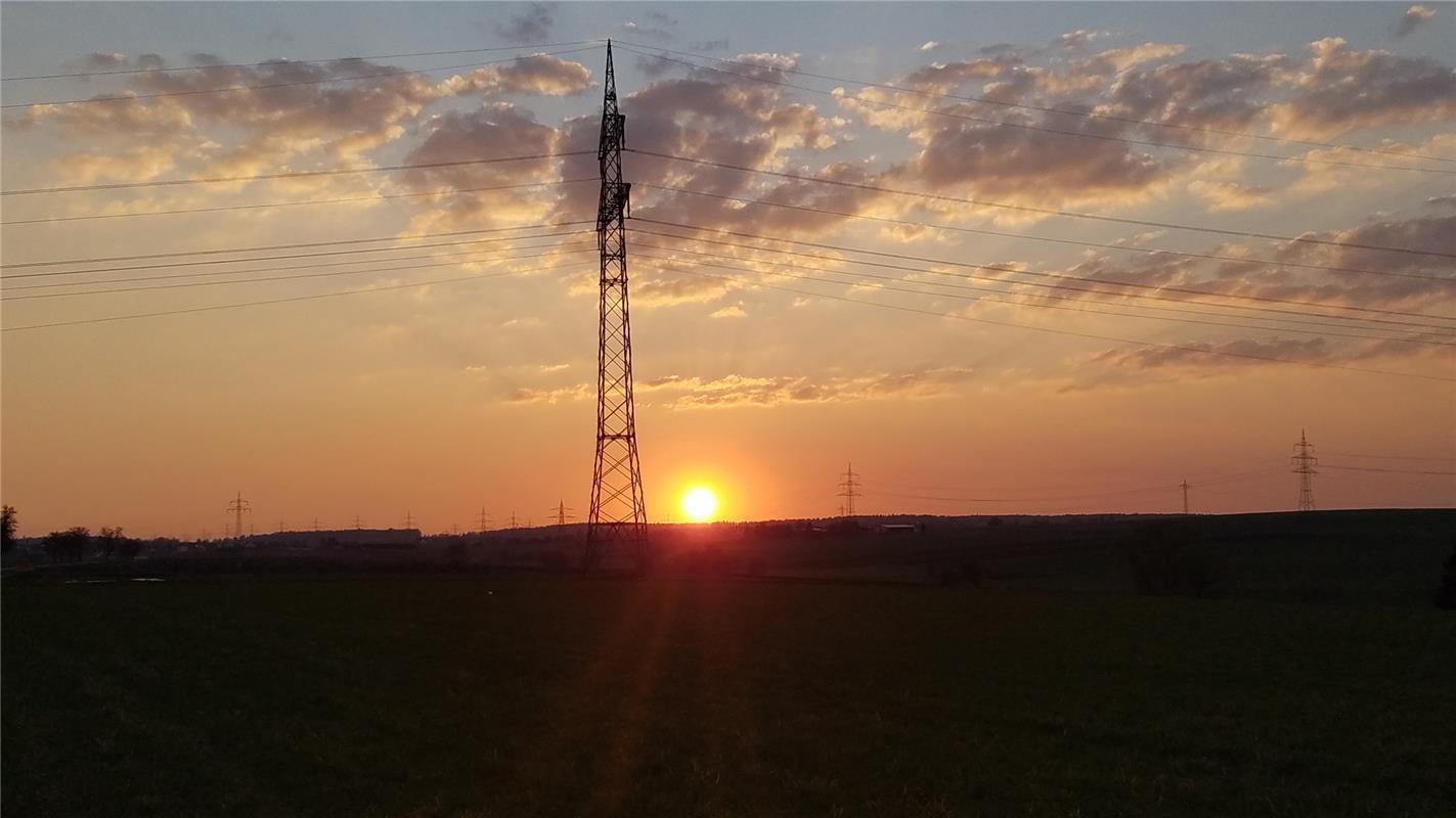"Sonnenuntergang unter Strom auf den Feldern von Nufringen", nennt Mirjam Krämer...