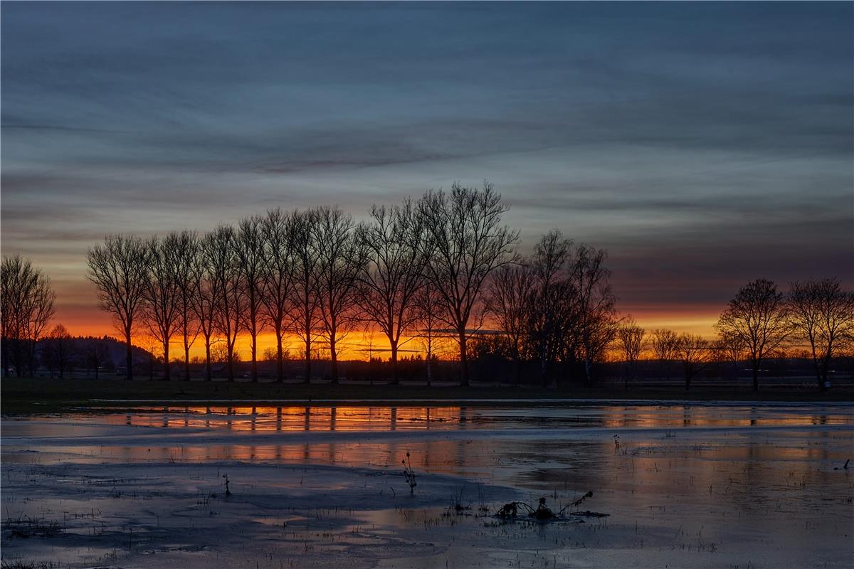 Sonntag Abend konnte ich in den zugefrorenen Wiesen dieses wunderbare Abendrot f...