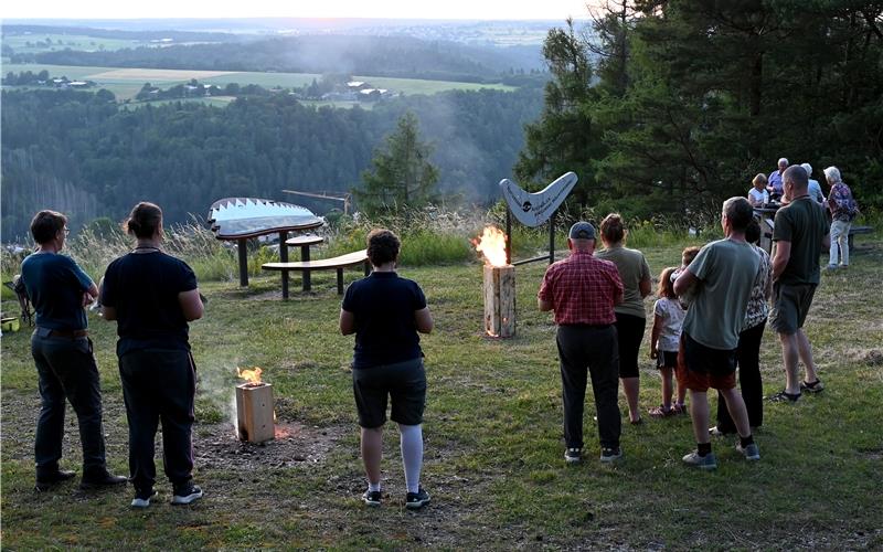 Sonnwendfeier mit Schwedenfeuer auf dem Wächtersberg