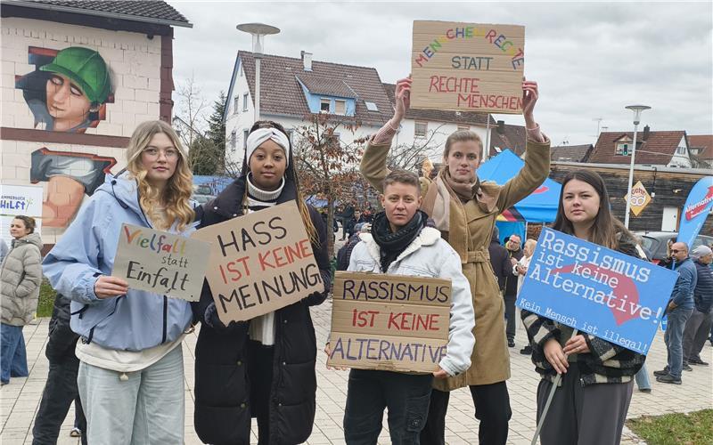 Sowohl der AfD-Stand als auch das Dorffest erfuhren regen Zulauf. GB-Fotos: Straub