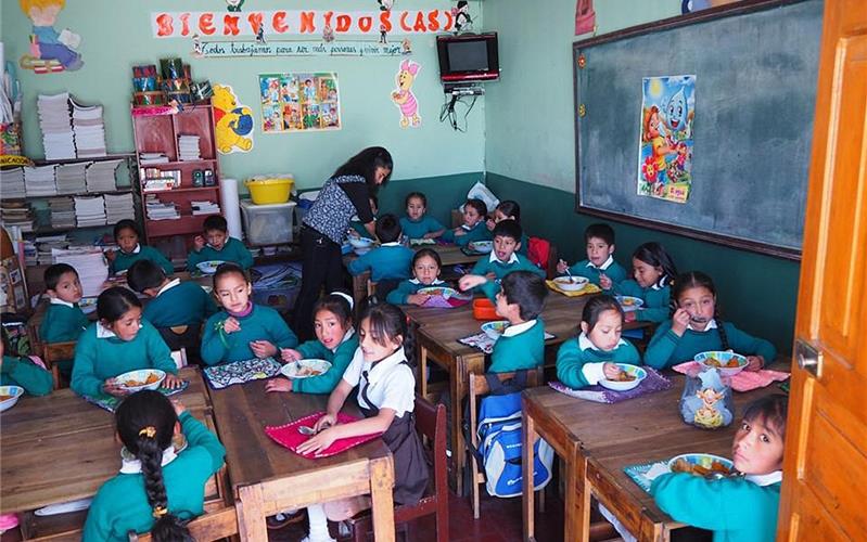 Speisesaal in der Schule Aulas Abiertas in Cajamarca in Peru.
