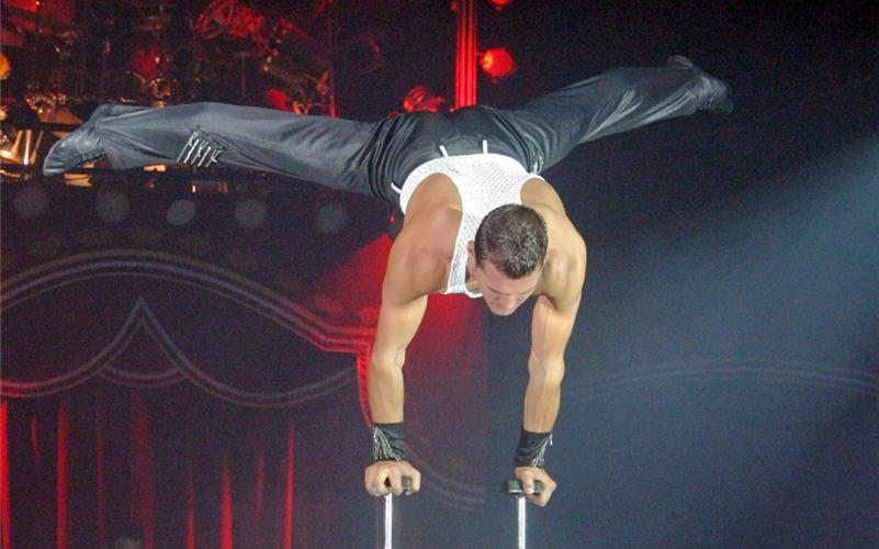 Spektakuläre Akrobatik gibt es beim Weihnachtszirkus. GB-Foto: gb
