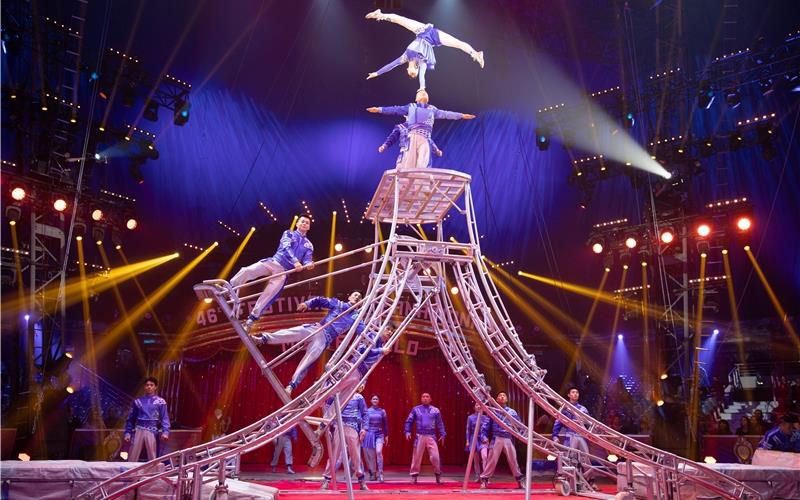 „Gäubote“-Adventskalender: Erstes Türchen öffnet sich heute Spektakuläre Artistik gibt es unter der Zirkuskuppel in Stuttgart zu sehen.GB-Foto: Weltweihnachtscircus Stuttgart