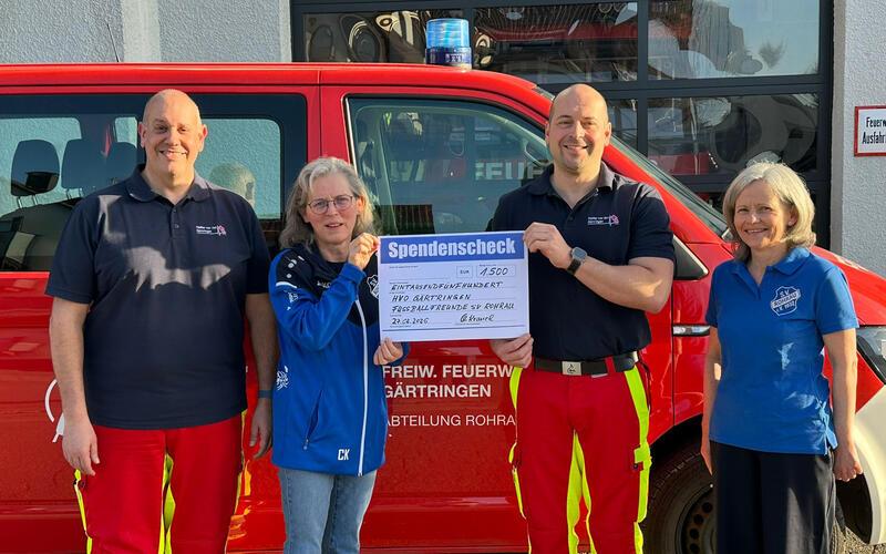 Spende für die Helfer vor Ort (von links): Jens Haug, Christine Klein, Christian Seibt, Uschi Krauel. GB-Foto: gb