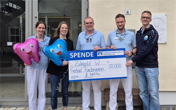 Spendenübergabe an den Förderverein für das Entringer Freibad (von links): Franziska Ruf, Franziska Weber, Dr. Uwe Walker, Wenzel Burmeister und Arne Dinges. GB-Foto: Förderverein Freibad Ammerbuch
